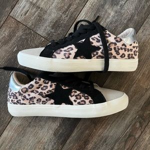 VICI Dolls Boutique sneakers. Brand new never worn. Size 6.5